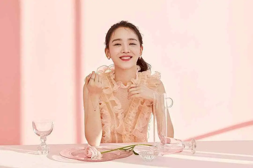 Shin Hye Sun - shin-hye-sun-sexy-3.webp